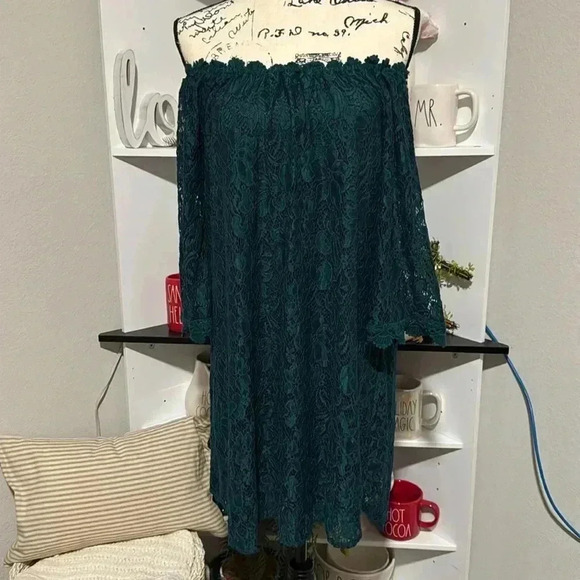 Umgee Dresses & Skirts - UMGEE Off Shoulder Green Lace Dress
